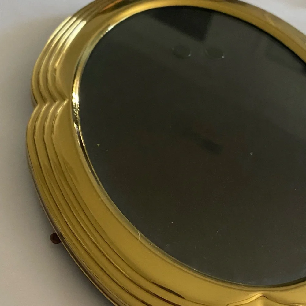 Vintage Picture Photo Frame Metal Brass Free Standing Wall Hanging 5” x 7” Oval